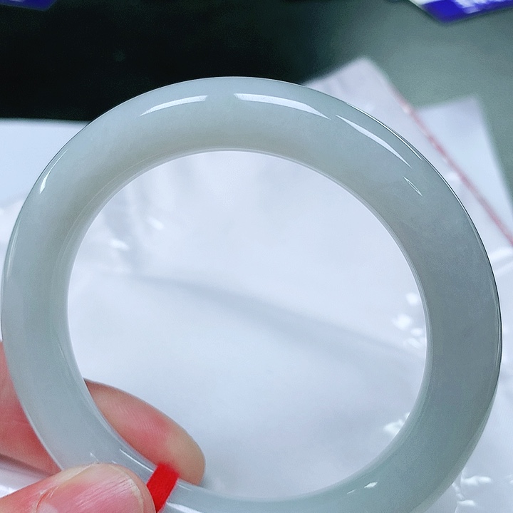 翡翠手镯未镶嵌翡翠手镯未镶嵌