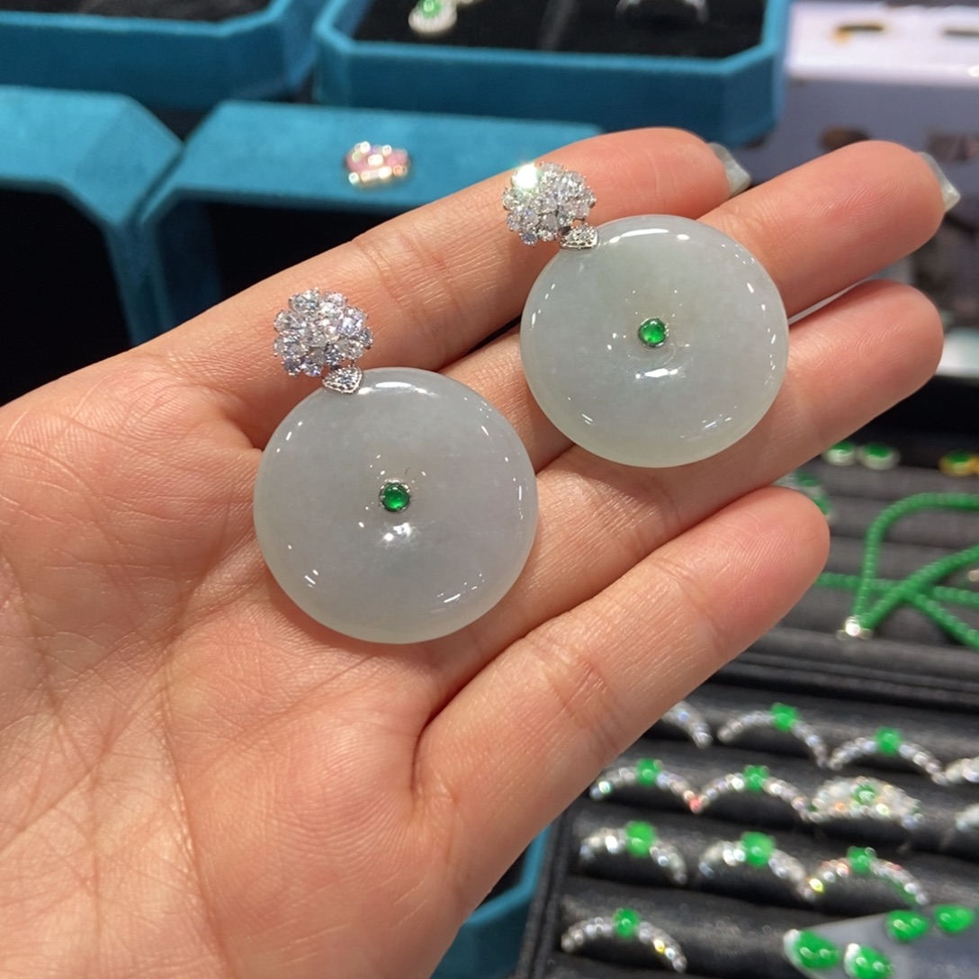 翡翠18K金镶嵌吊坠(不含链)天然缅甸多样性发货