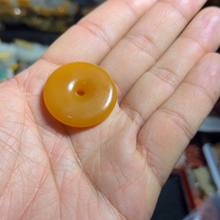 沐***芳石英质玉（黄龙玉）未镶嵌颈饰