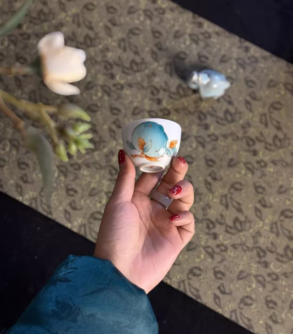 《梦乔茶器》雅圣景德镇手工手绘翠桃杯一口杯釉上彩高温高端窑口