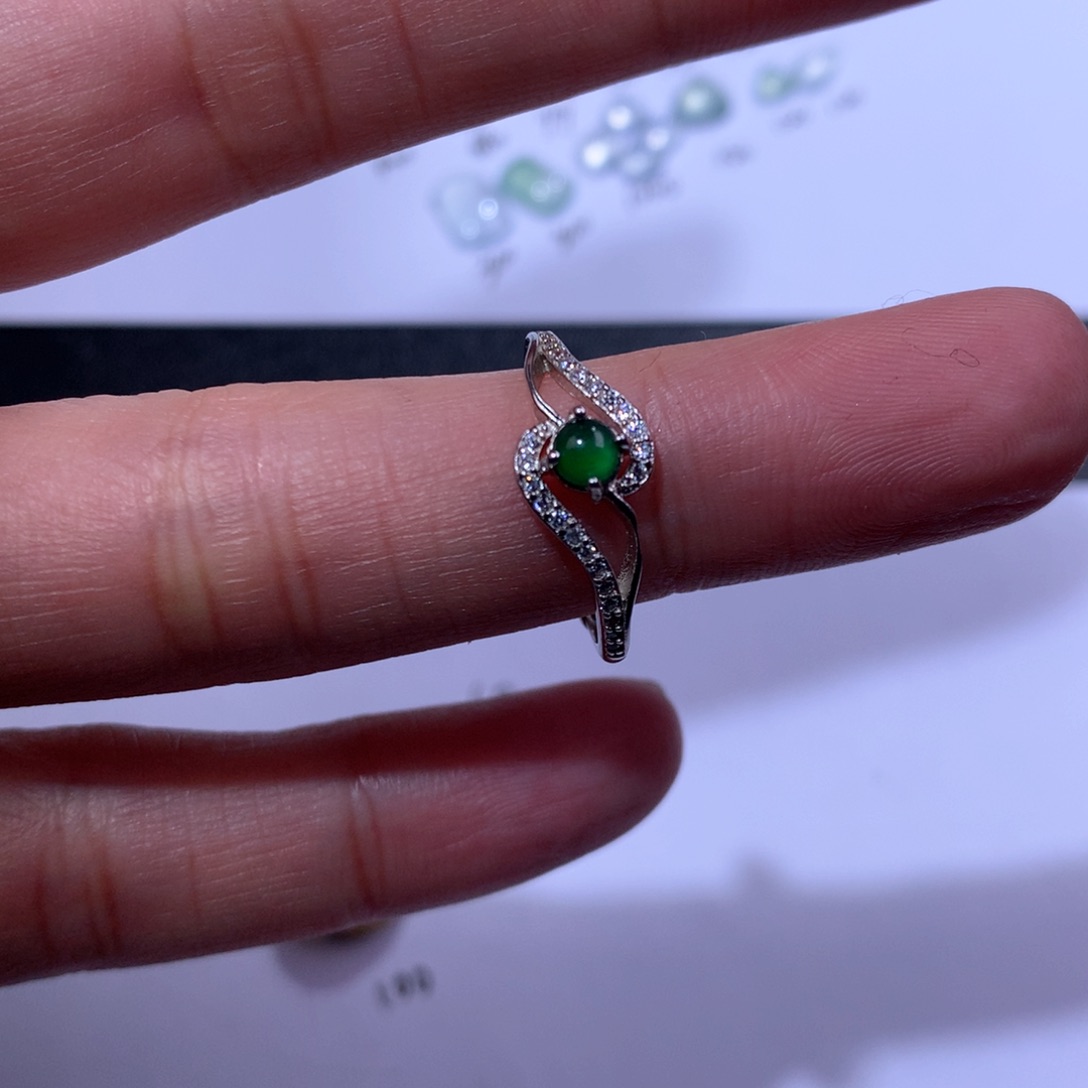 翡翠颈饰未镶嵌银镶14.5圈口