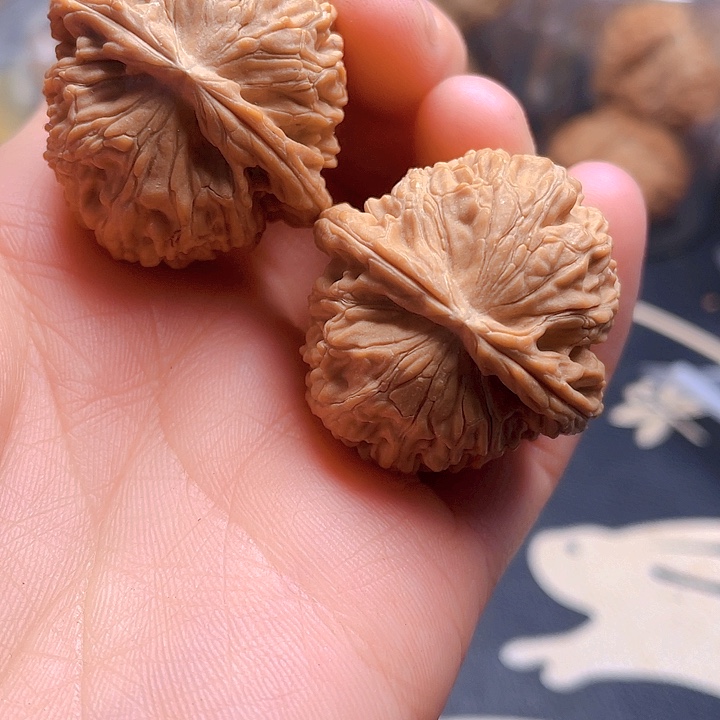 文玩核桃吊坠秋白一对