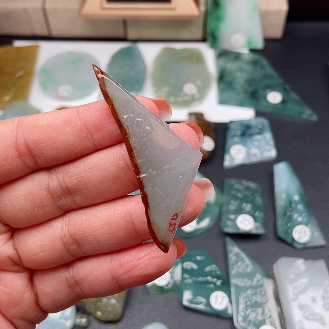 翡翠颈饰未镶嵌翡翠
