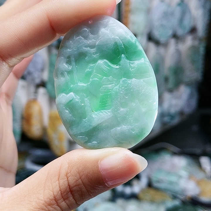 颈饰足铂镶嵌翡翠翡翠