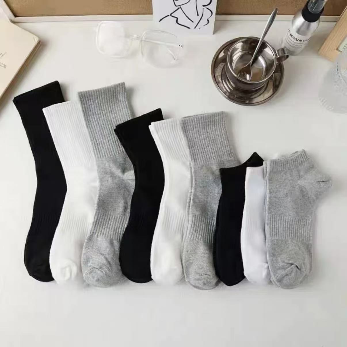 随机型号颜色袜子一双