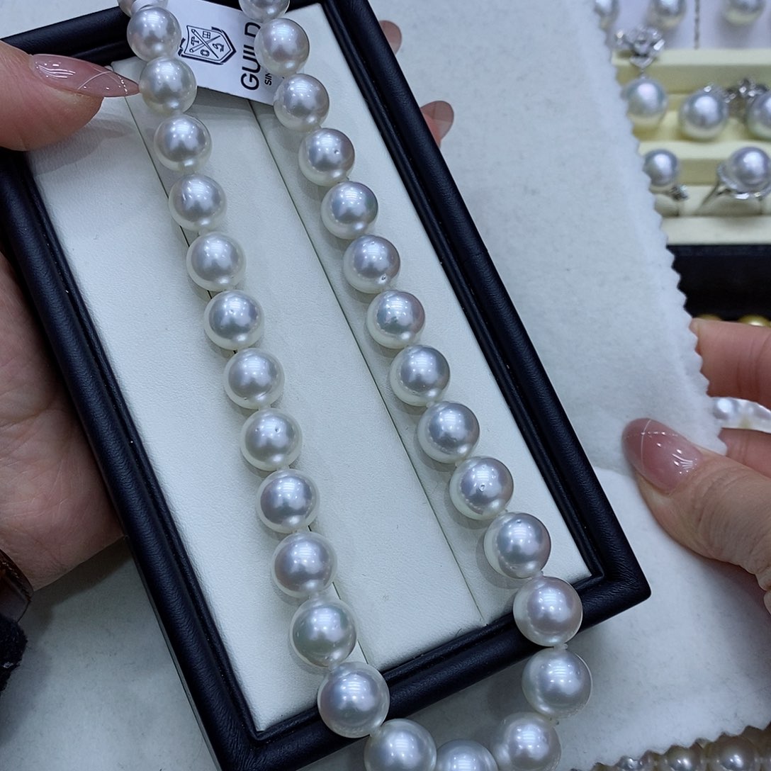 海水珍珠颈饰未镶嵌9到12点位