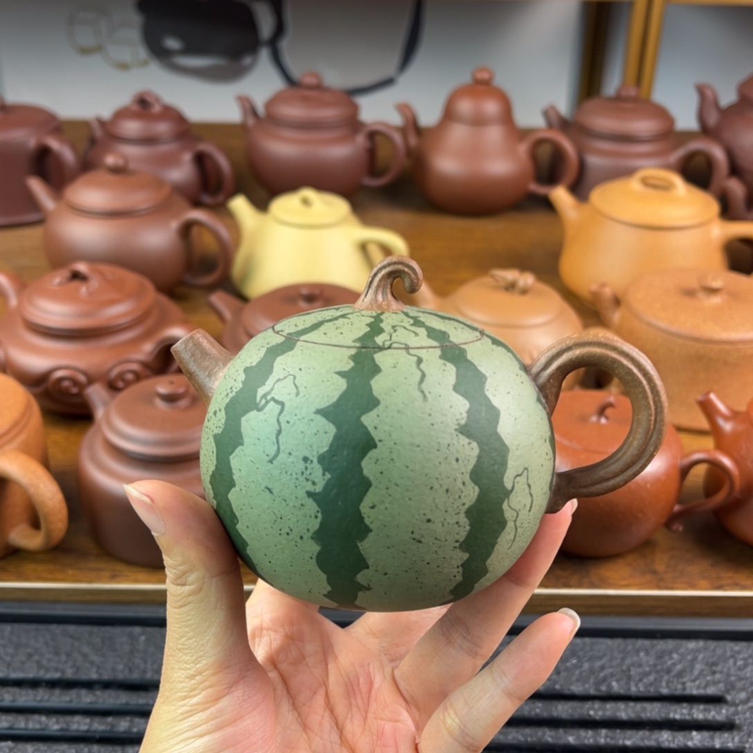 紫砂茶壶手工制作工艺精湛