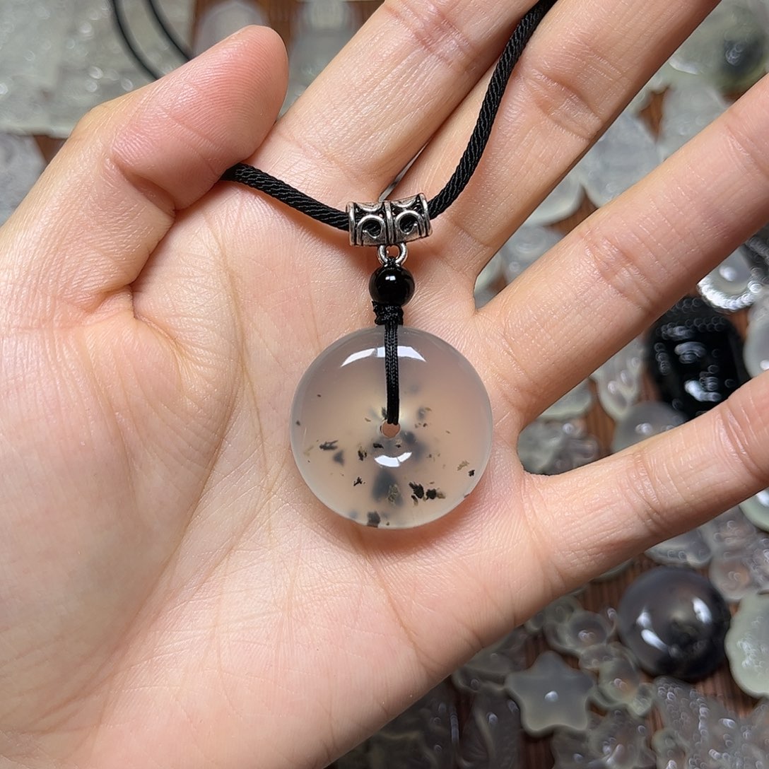 岫玉未镶嵌颈饰吊坠