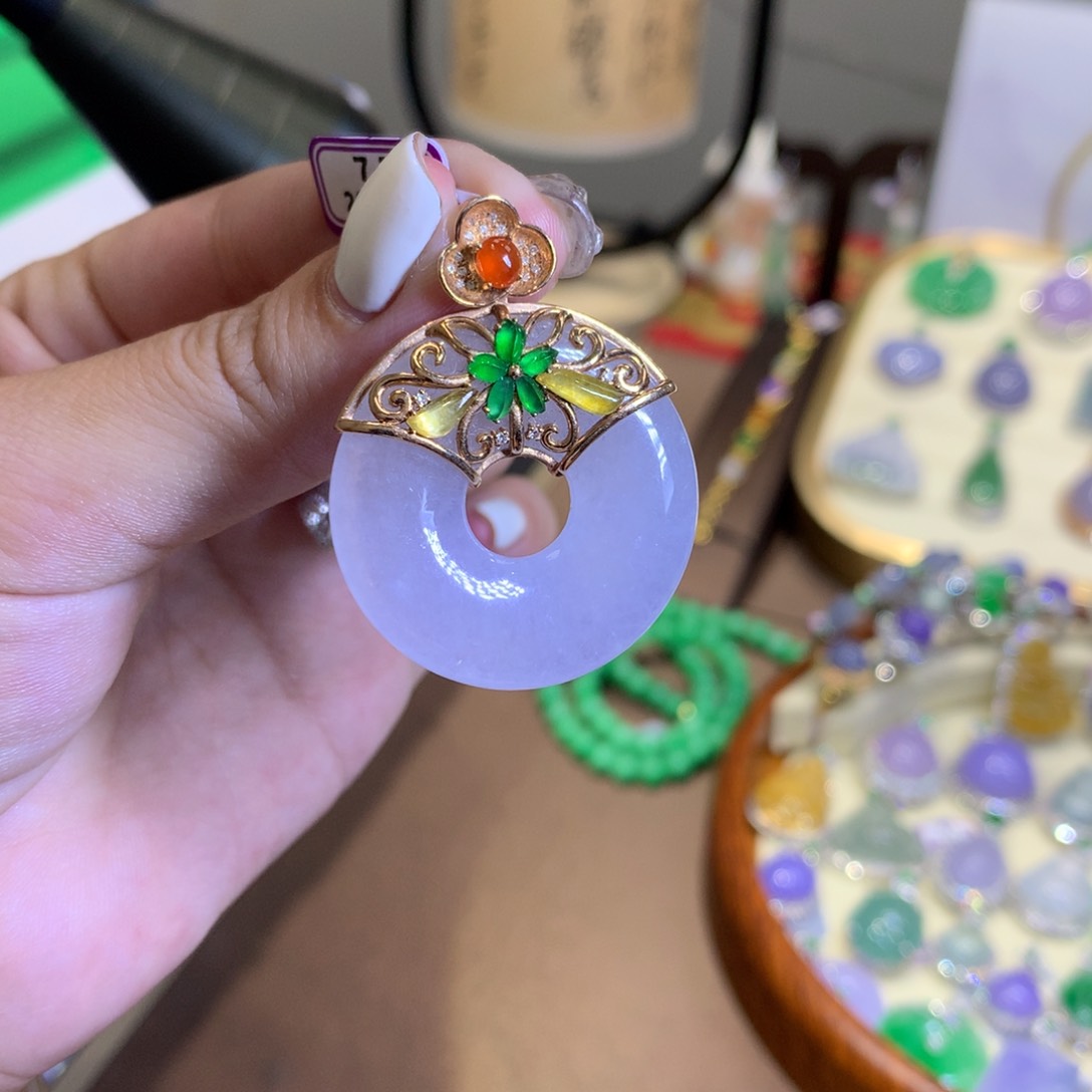 翡翠18K金镶嵌颈饰翡翠