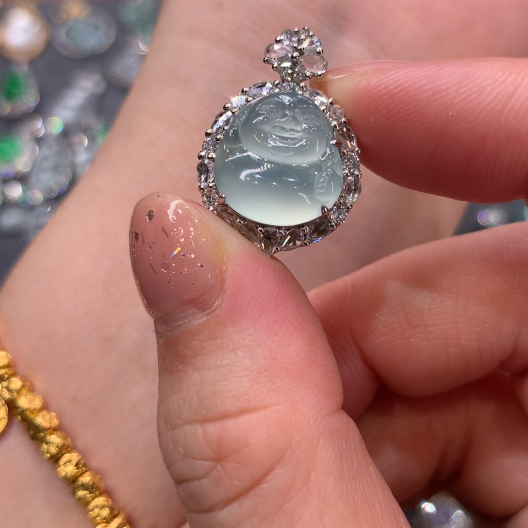 翡翠颈饰18K金镶嵌吊坠