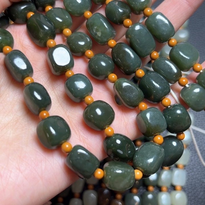 和田玉颈饰未镶嵌