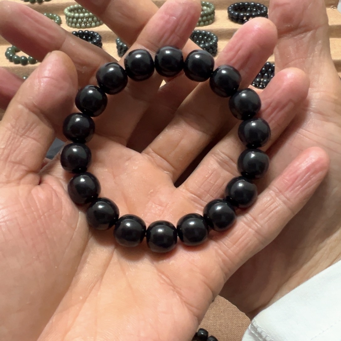 颈饰未镶嵌和田玉（墨玉）99墨12老型精品手串