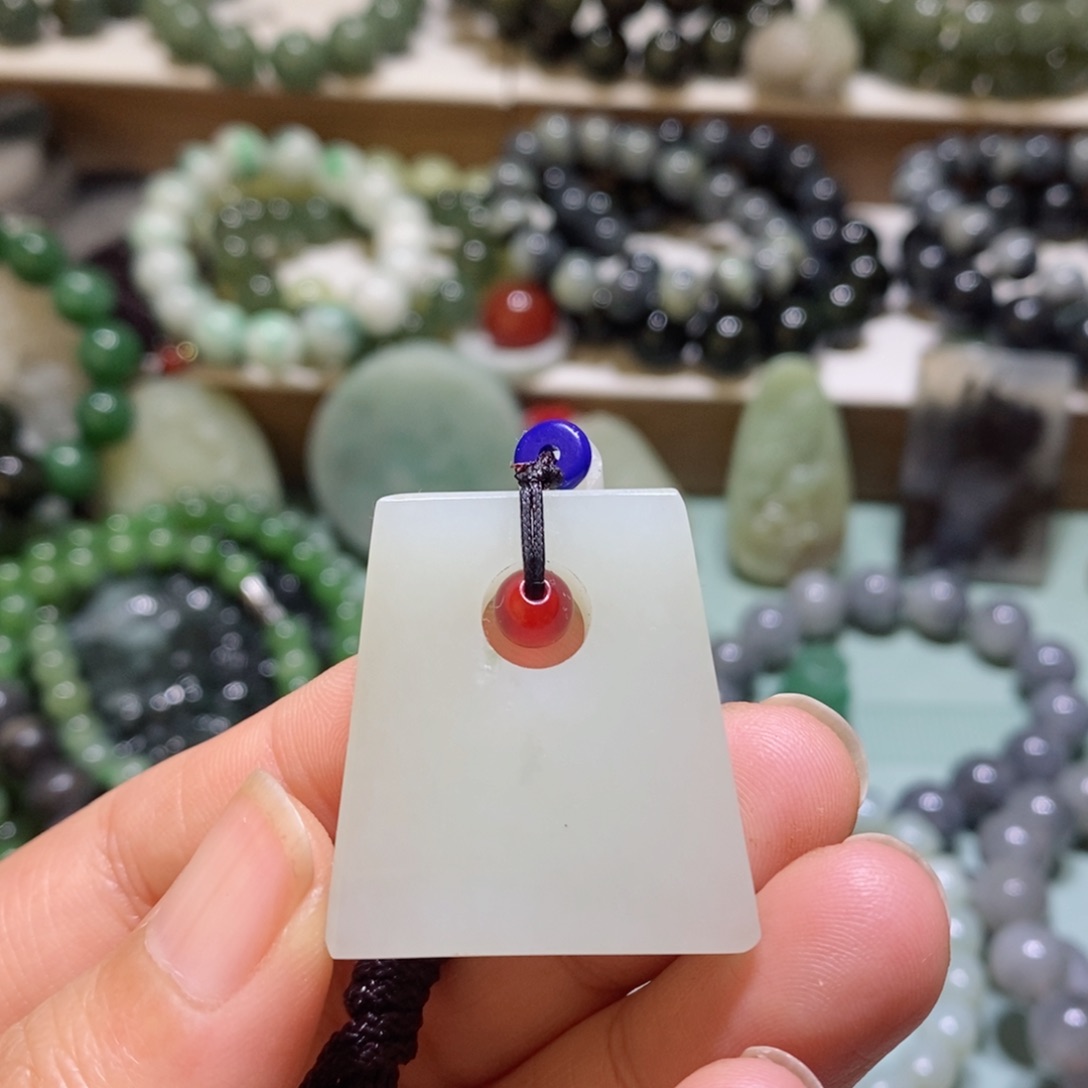 和田玉颈饰未镶嵌