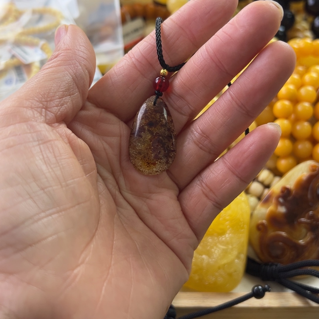 琥珀珠宝奇石未镶嵌