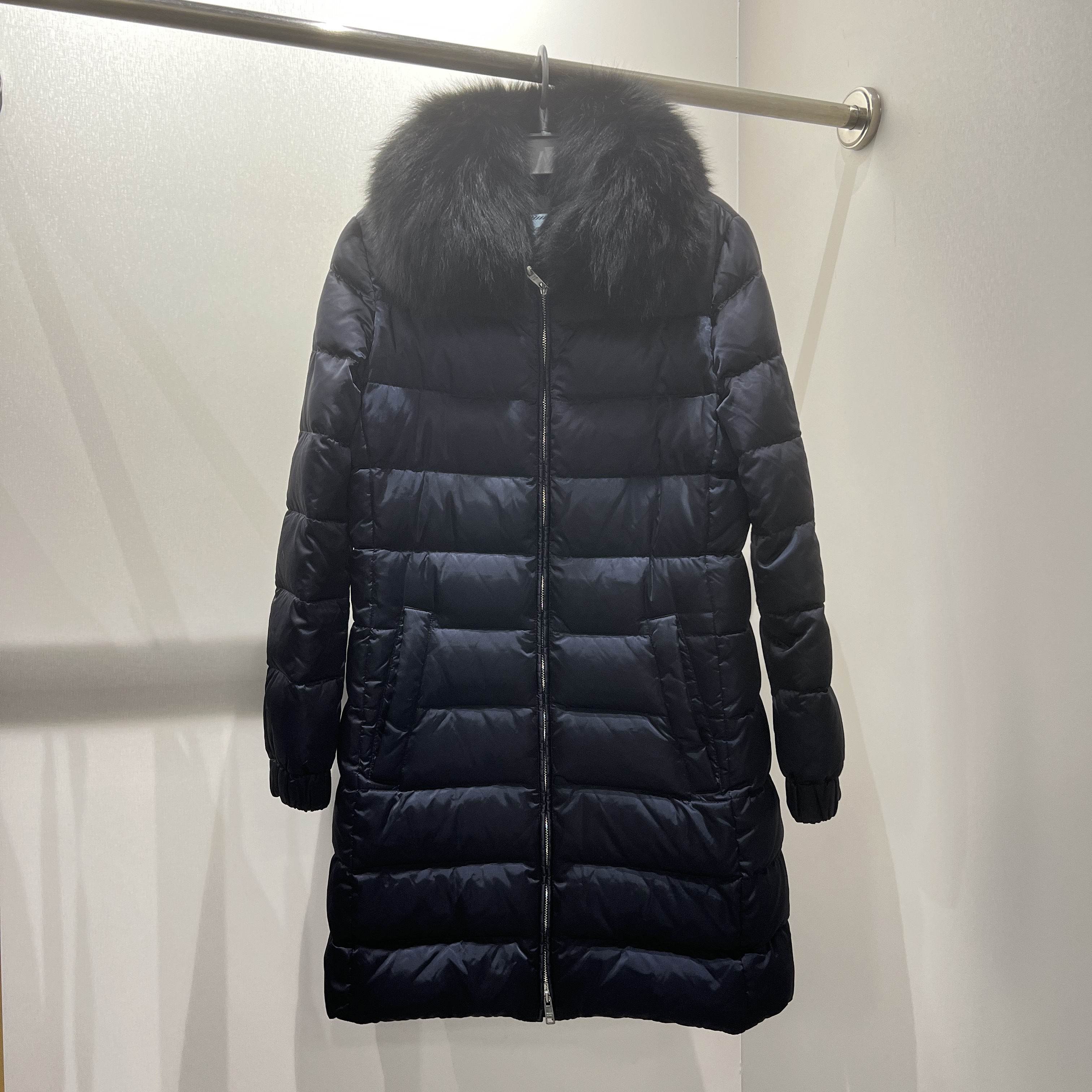99新 MONCLER yz66 拉链开合口袋连帽长款羽绒服 锦纶 40码