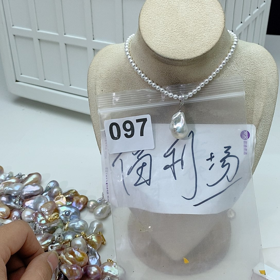 淡水珍珠颈饰合金