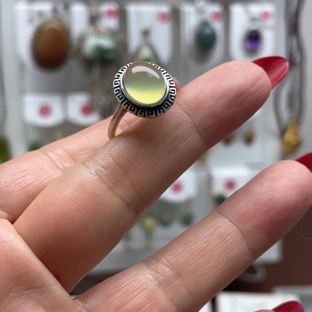 蛇纹石玉戒指未镶嵌