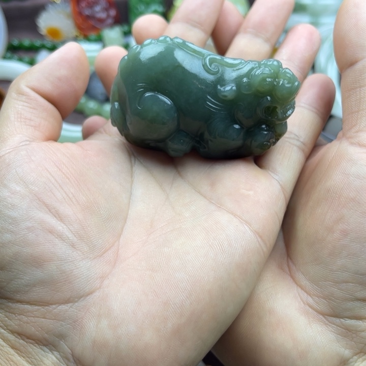 和田玉未镶嵌把件