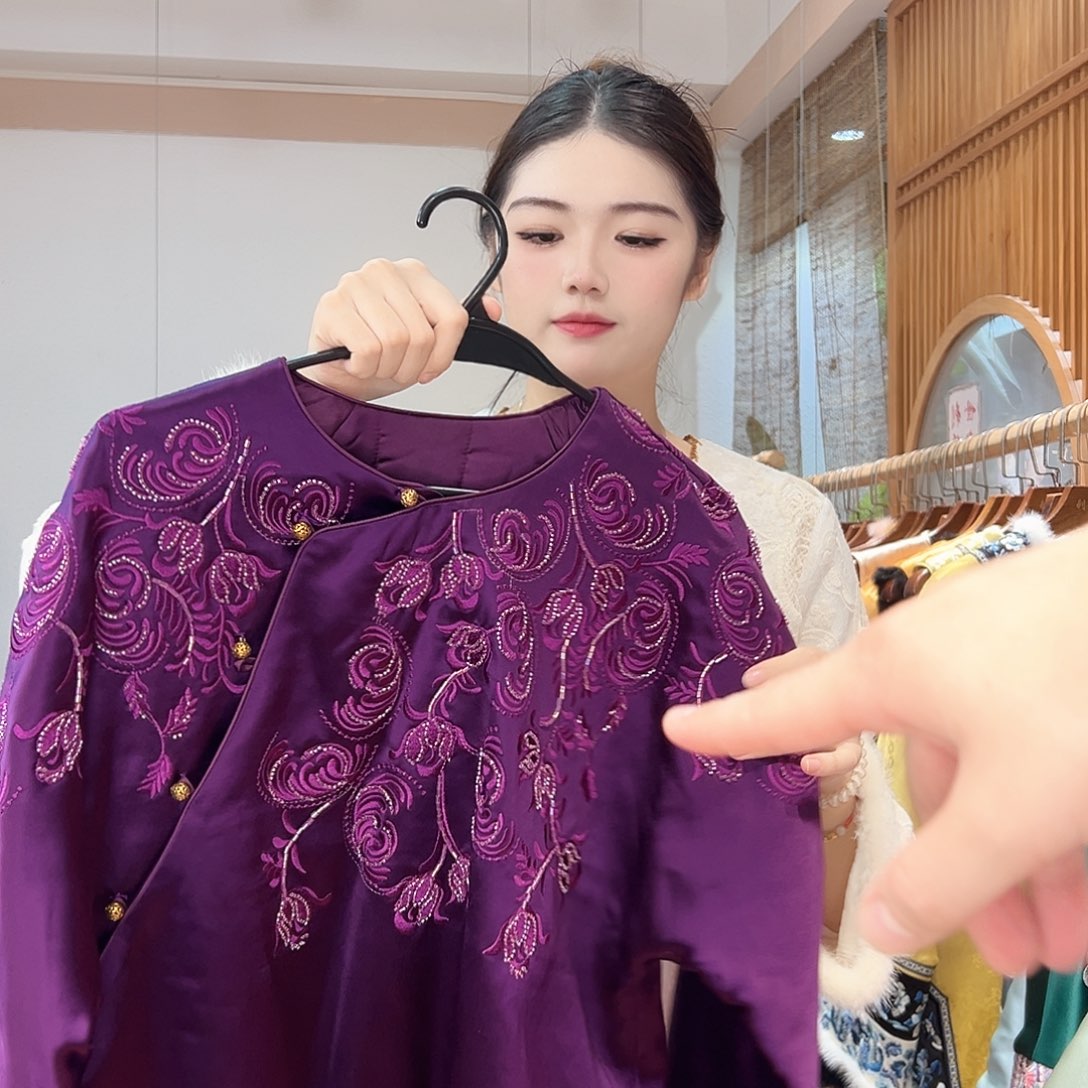 新中式女装刺绣钉珠醋酸