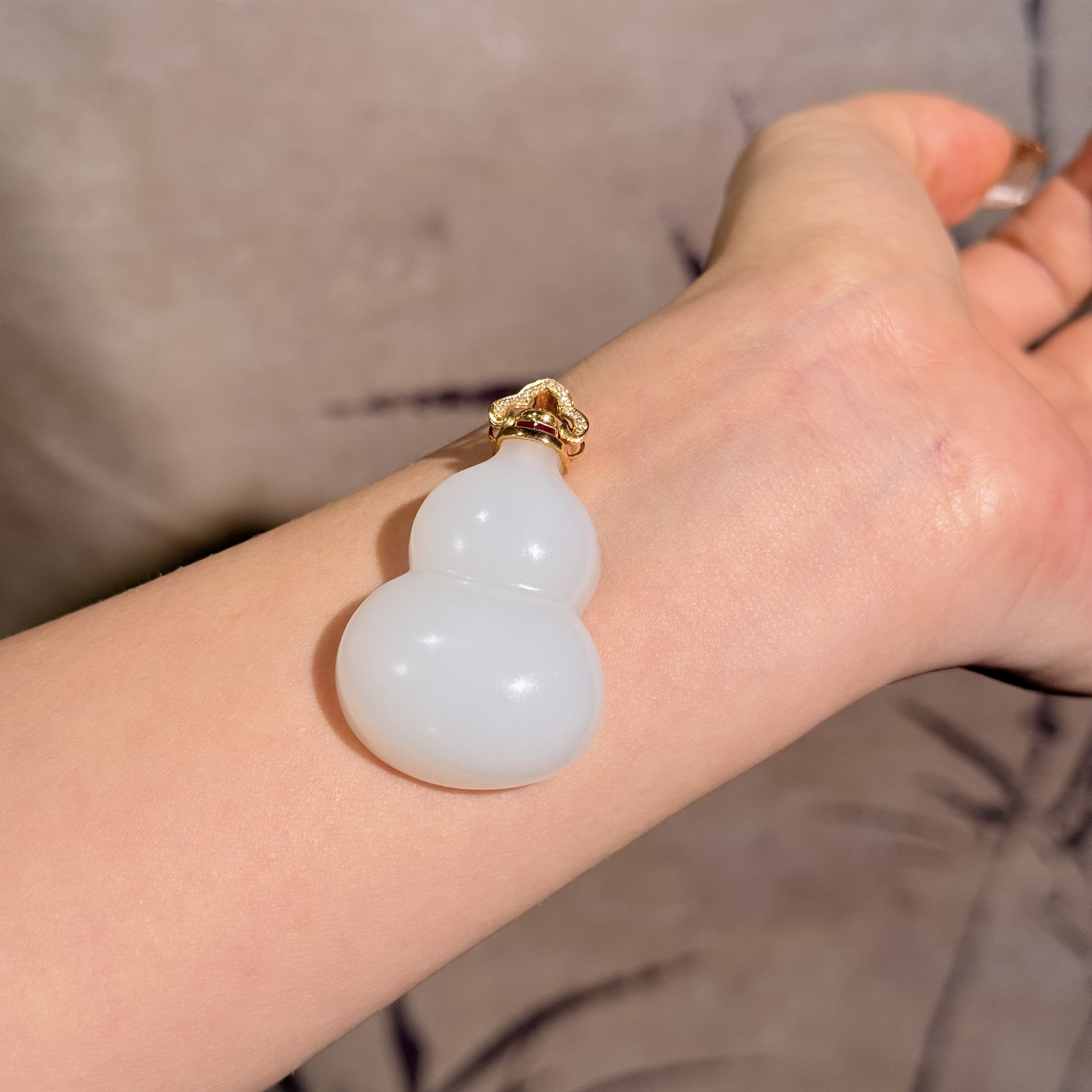 18K金镶嵌高品质白玉葫芦吊坠  气质精美轻奢时尚47*28*12