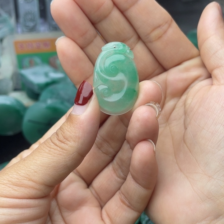 石英质玉颈饰未镶嵌嗯