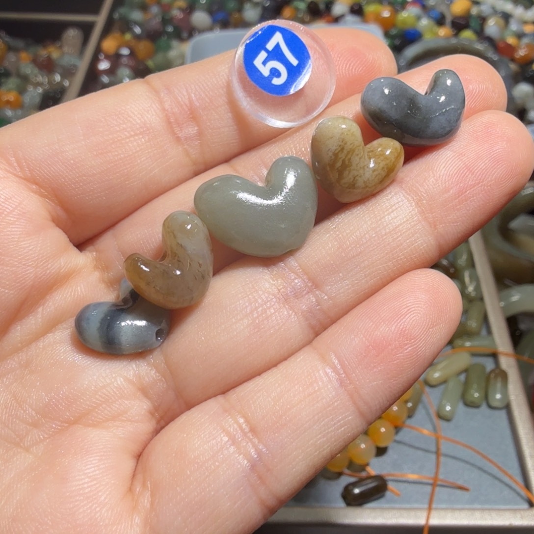 和田玉未镶嵌珠宝奇石