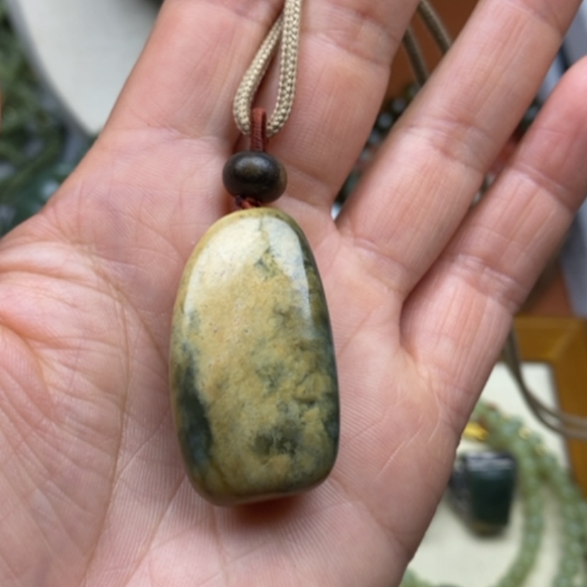 【闪购商品】未镶嵌岫岩河磨玉（透闪石质玉）挂件