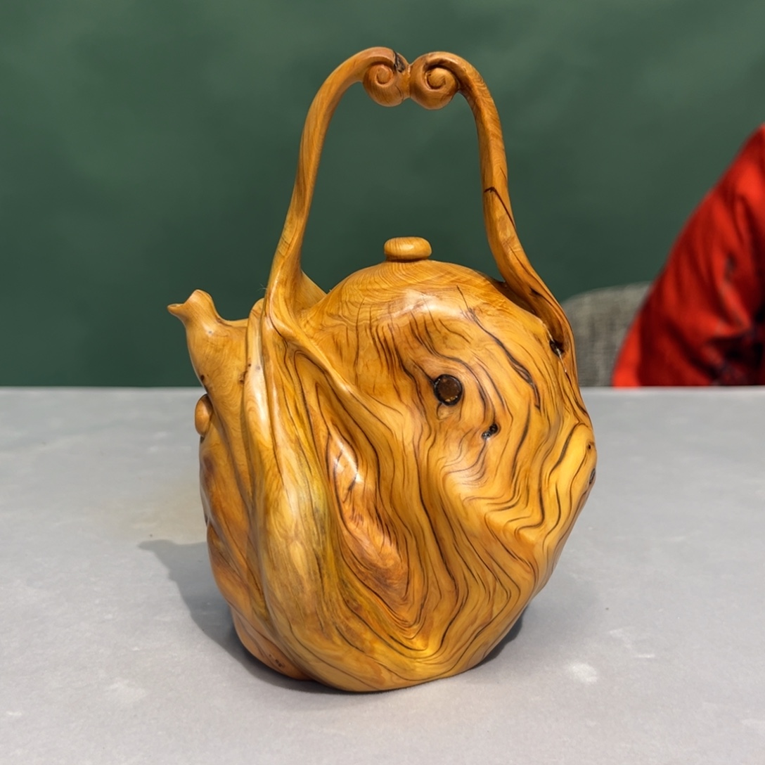 如***如柏木（崖柏）提梁壶