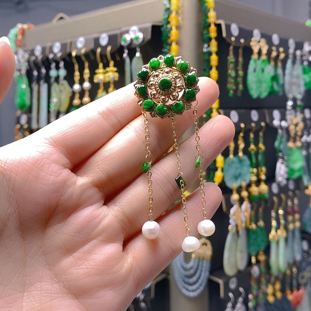 未镶嵌翡翠耳饰翡翠