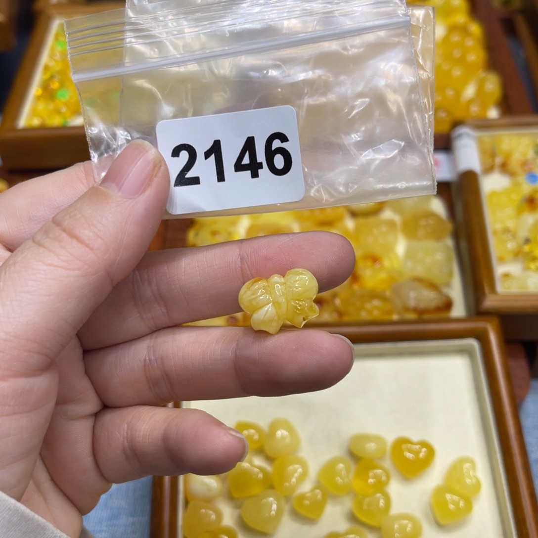 琥珀珠宝奇石未镶嵌