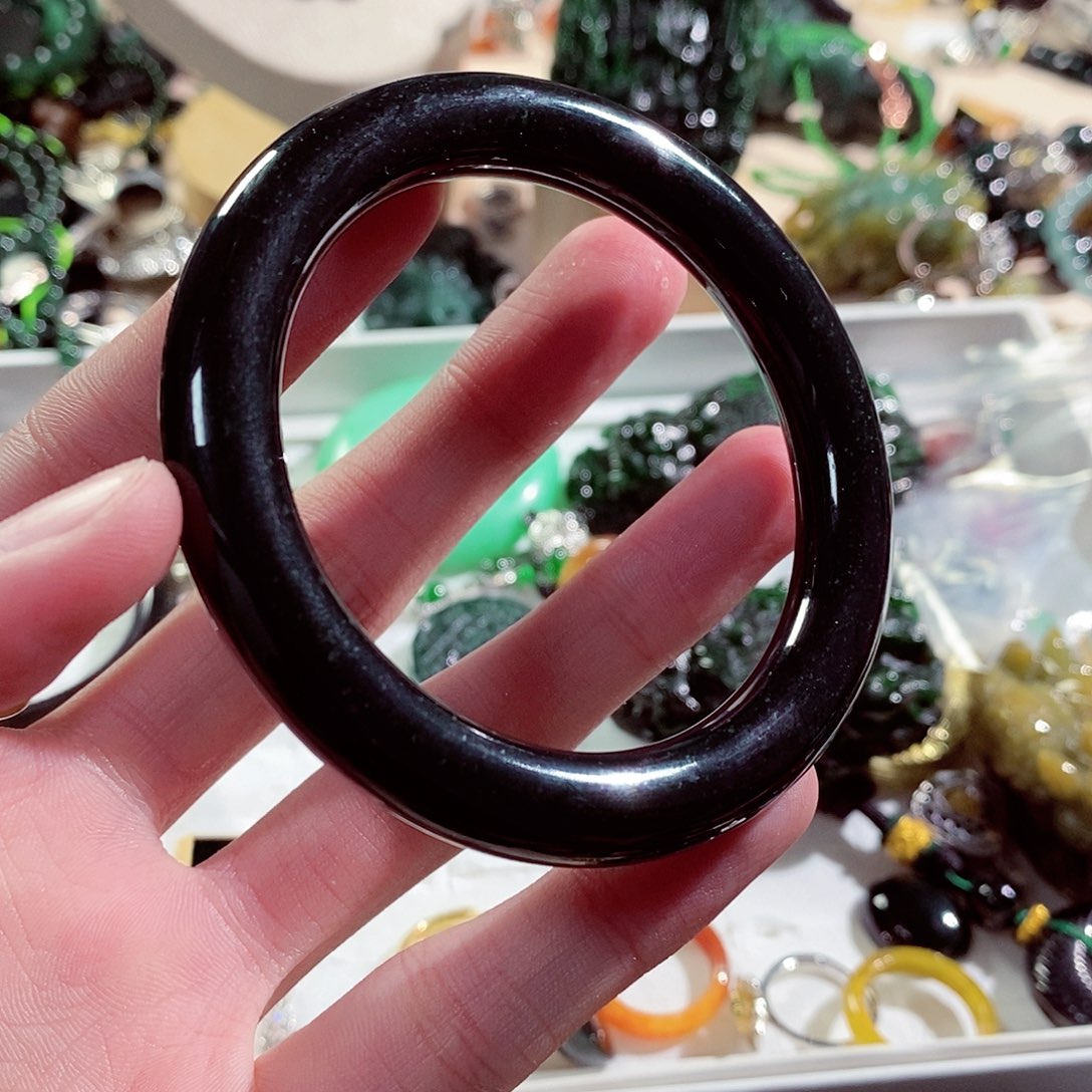 翡翠颈饰未镶嵌翡翠z