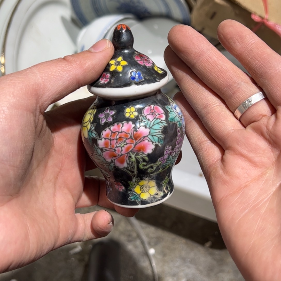 陶其他黑底万花小号将军罐