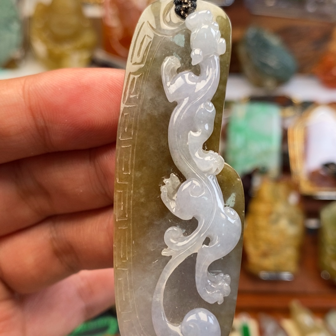 翡翠未镶嵌颈饰螭龙吊坠