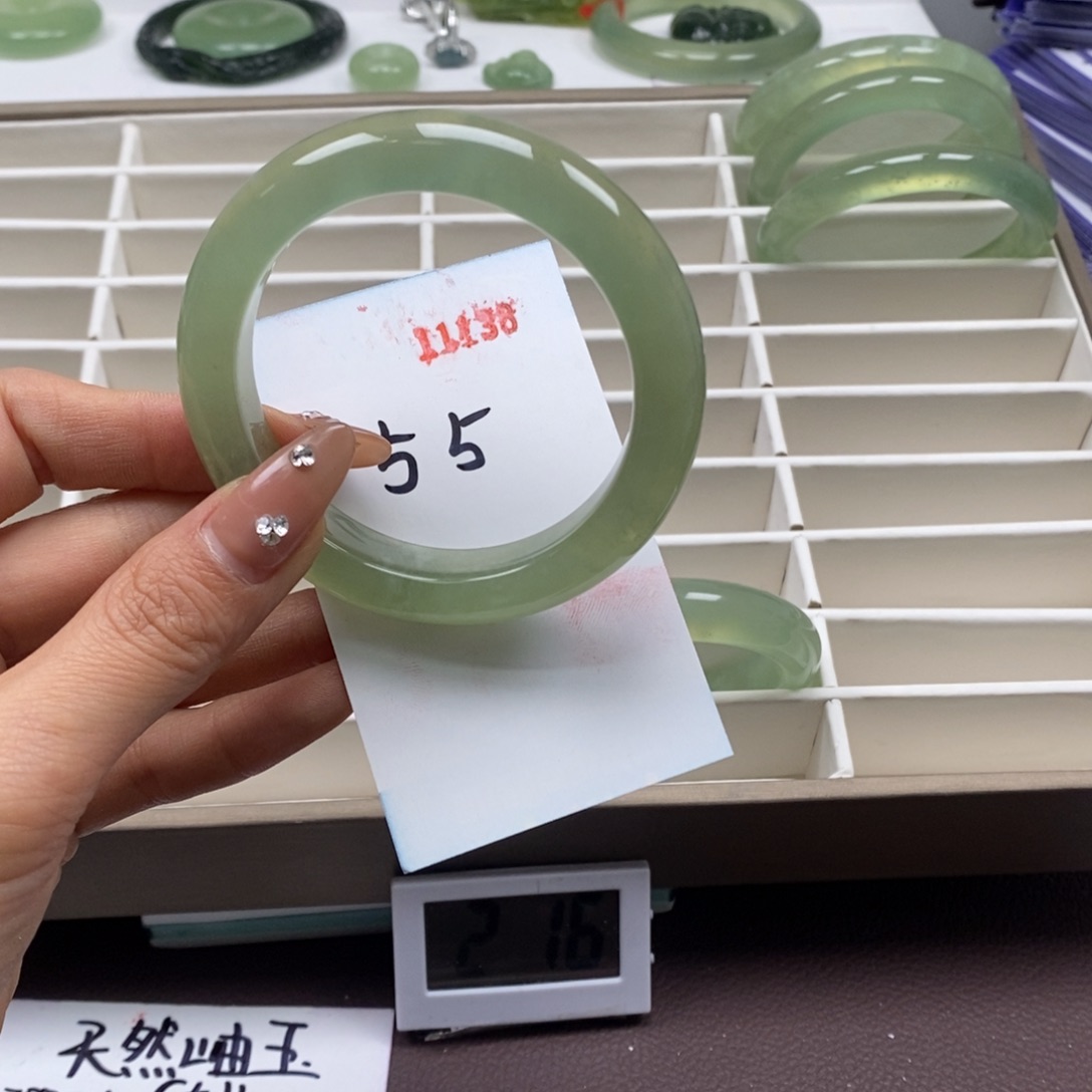 蛇纹石玉手镯未镶嵌