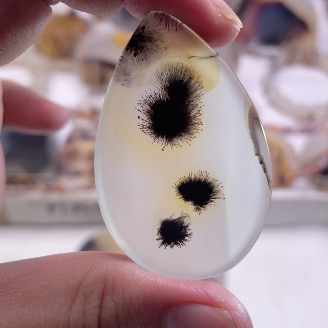 玛瑙/玉髓未镶嵌珠宝奇石