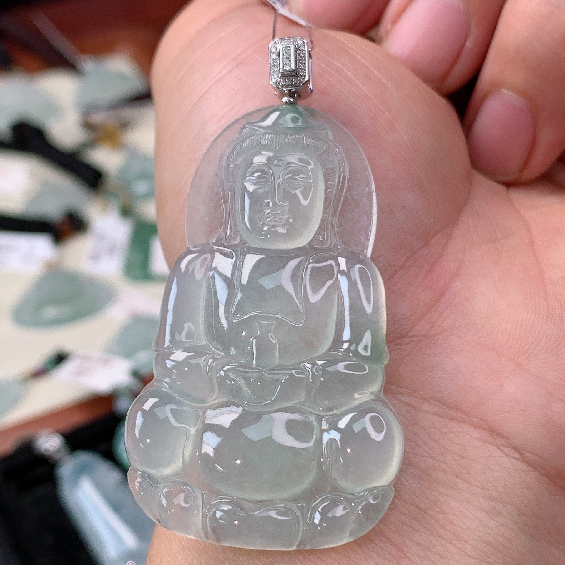 缅甸天然A货翡翠冰种观音吊坠56.8×32.6×5.3mm