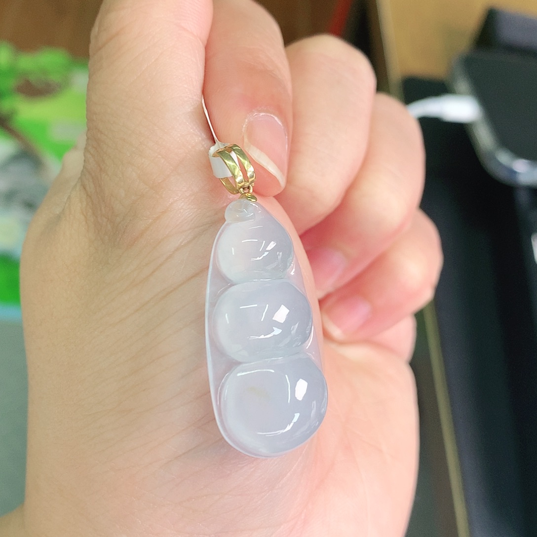 翡翠颈饰18K金镶嵌高冰蓝豆子