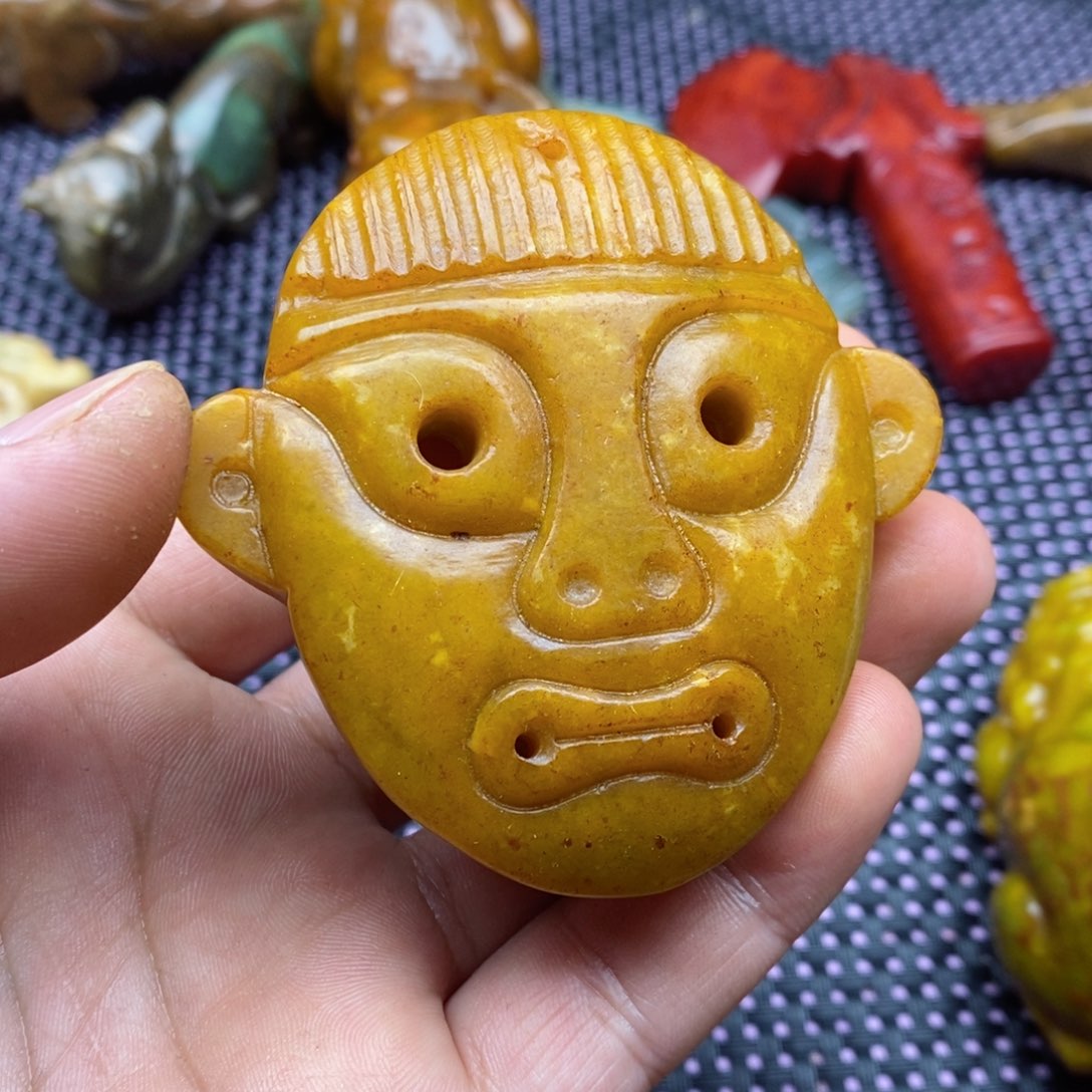 蛇纹石玉颈饰未镶嵌