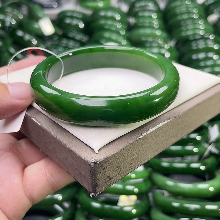 未镶嵌手镯和田玉（碧玉）