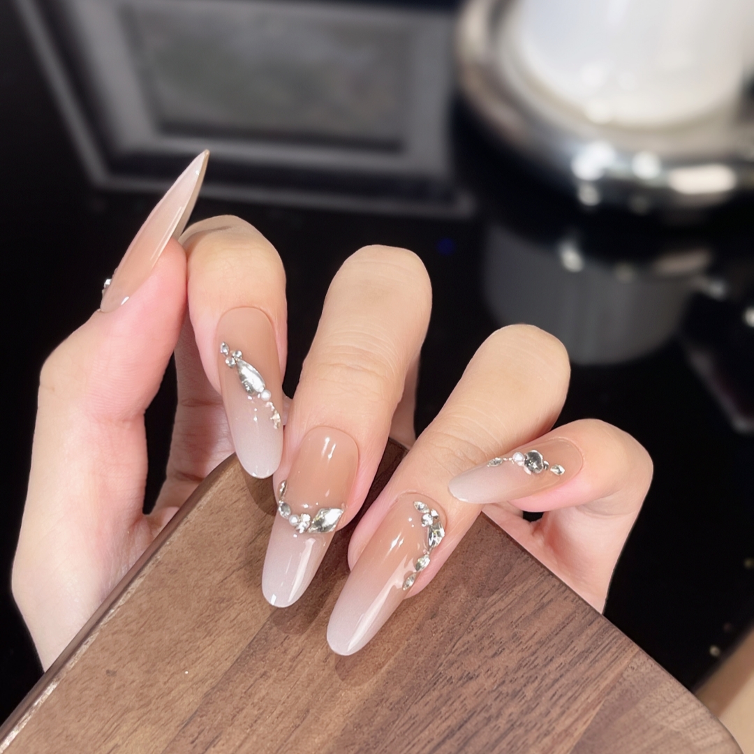 白灵 纯欲裸色穿戴甲手工高级感轻奢美甲贴片渐变美甲