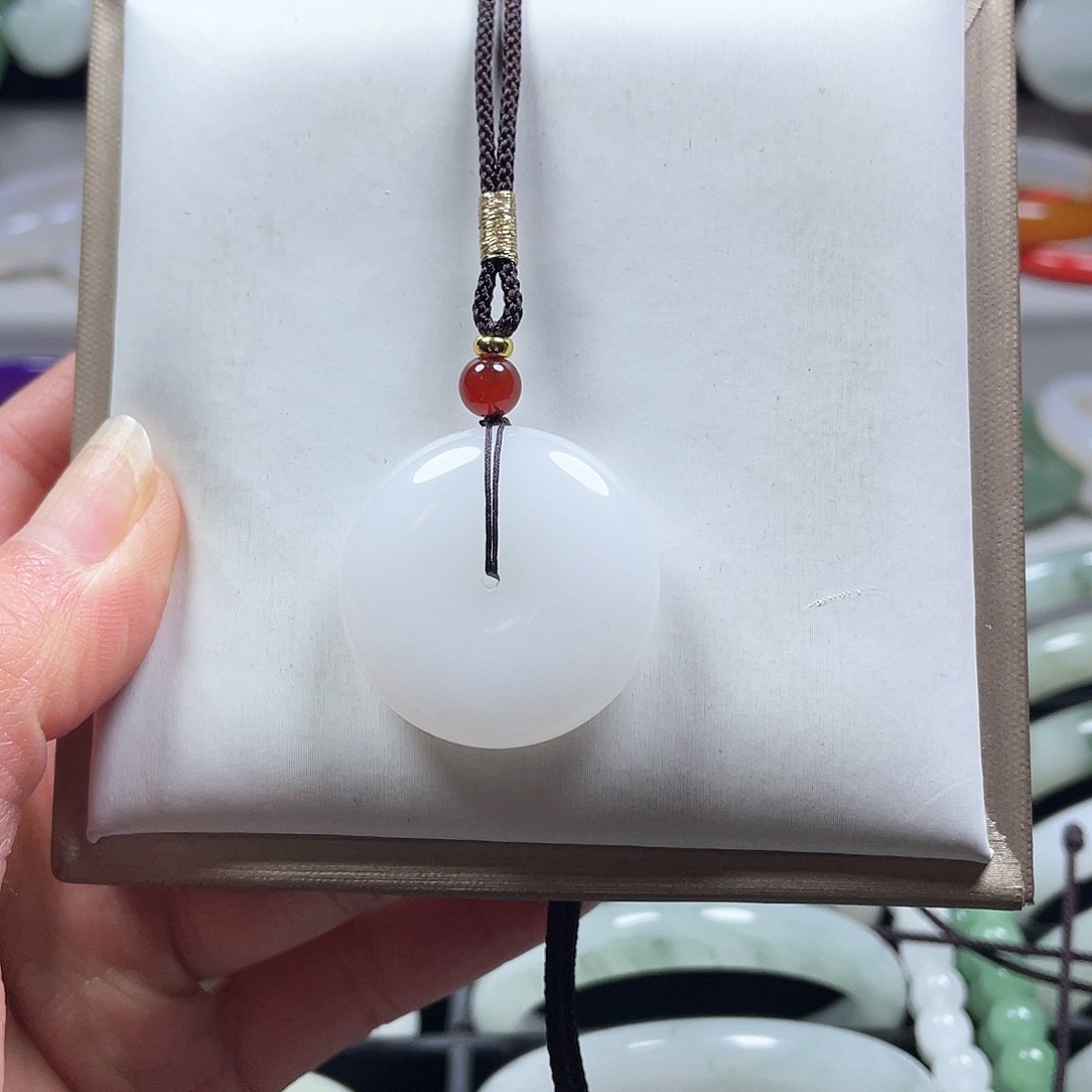 石英质玉颈饰未镶嵌