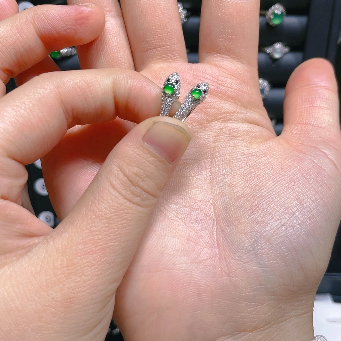 翡翠戒指银S925镶嵌耳钉