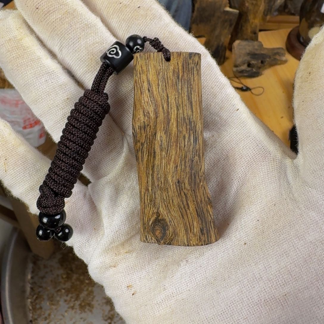 沉香沉香碎屑海南老白棋牌牌10.5克