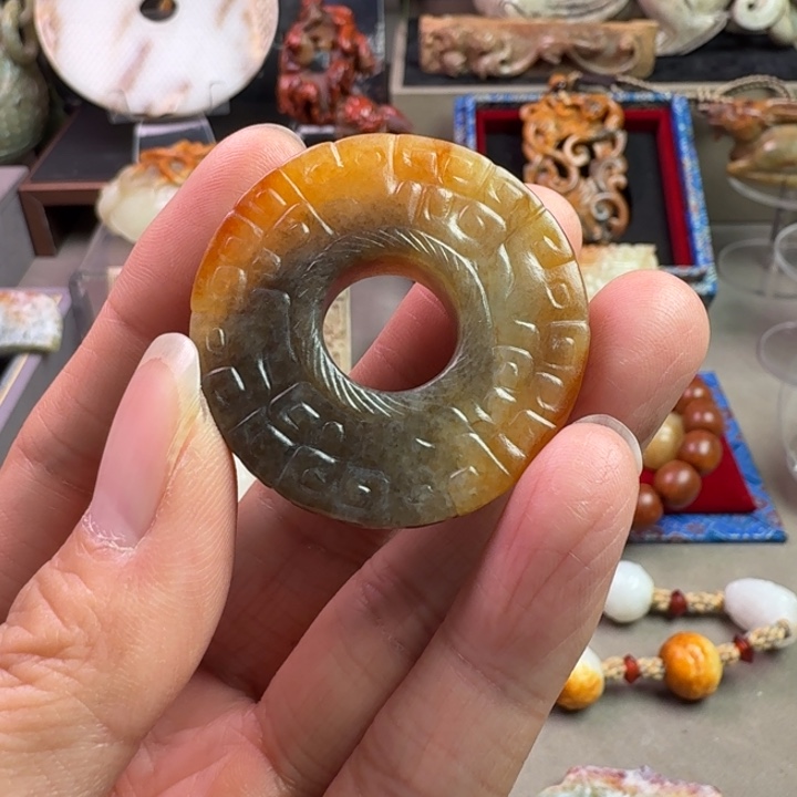 大***刚和田玉（糖玉）未镶嵌颈饰