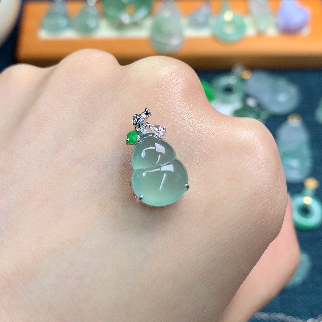 吊坠(不含链)18K金镶嵌翡翠