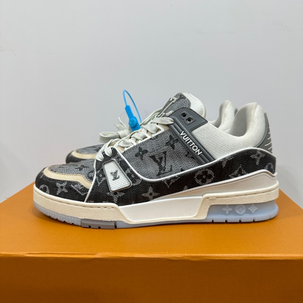 99新 LouisVuitton/路易威登 41码 trainer 新款 灰牛仔满印板鞋