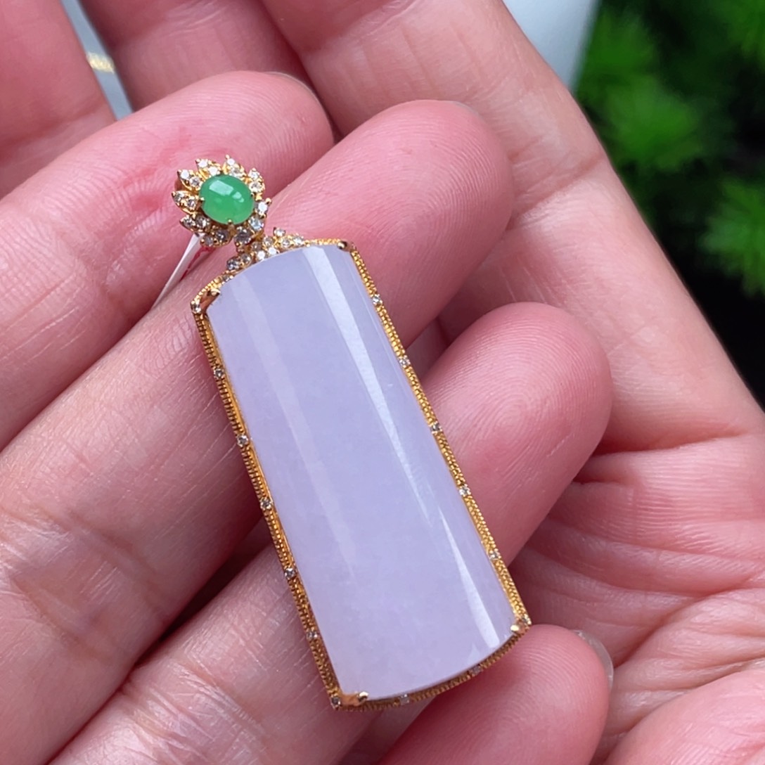 颈饰18K金镶嵌翡翠无事牌