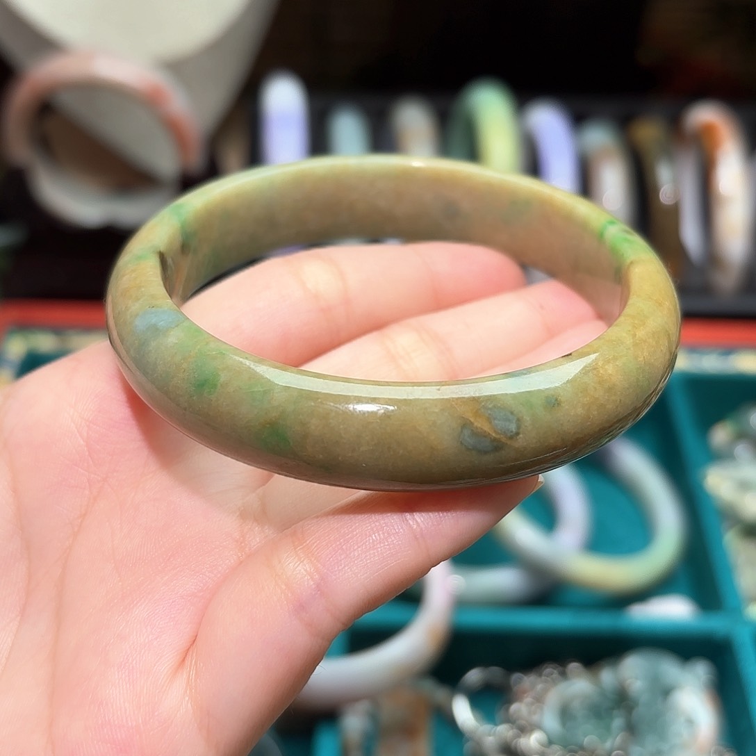 翡翠手镯未镶嵌腾冲老料黄加绿翡翠手镯