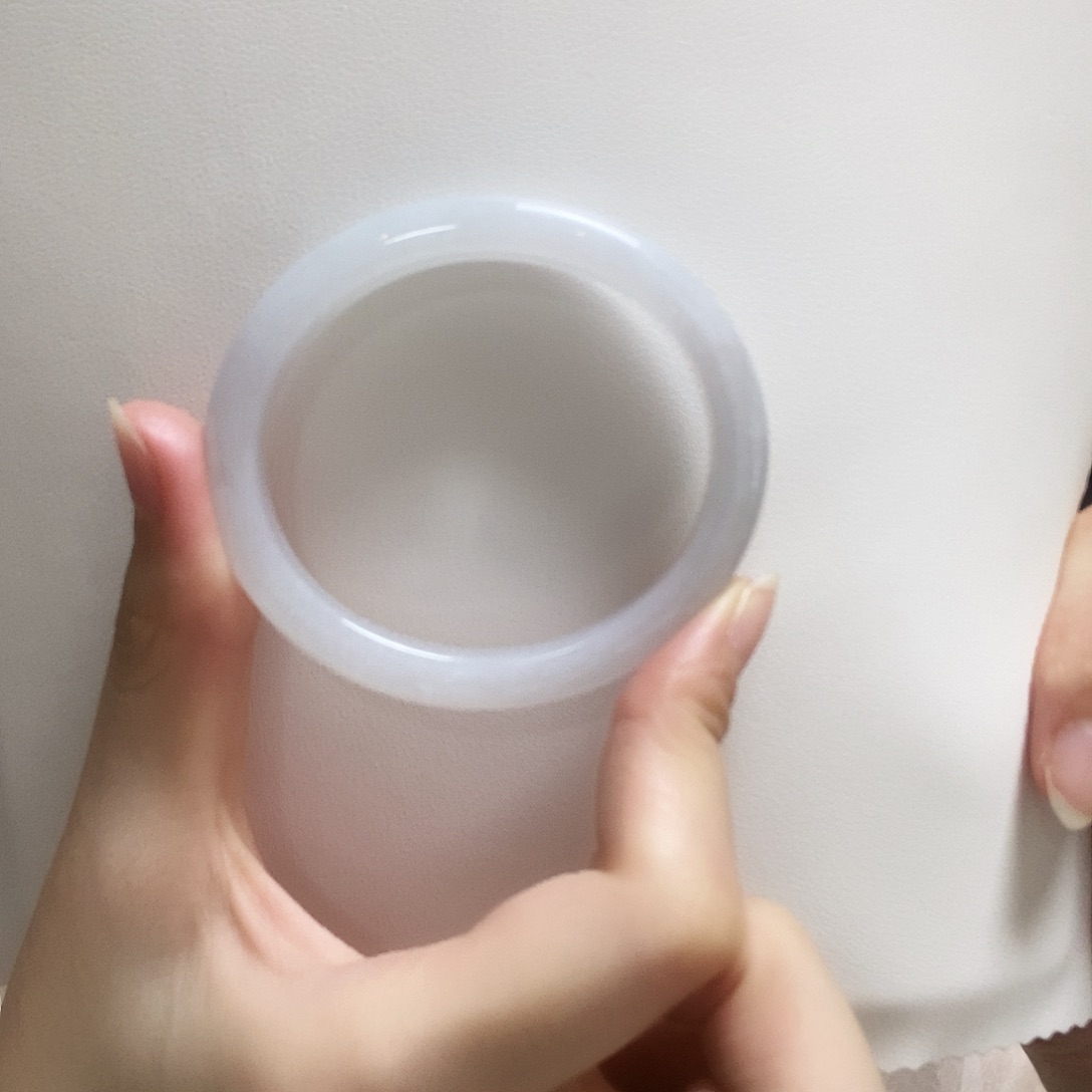 翡翠手镯未镶嵌简单