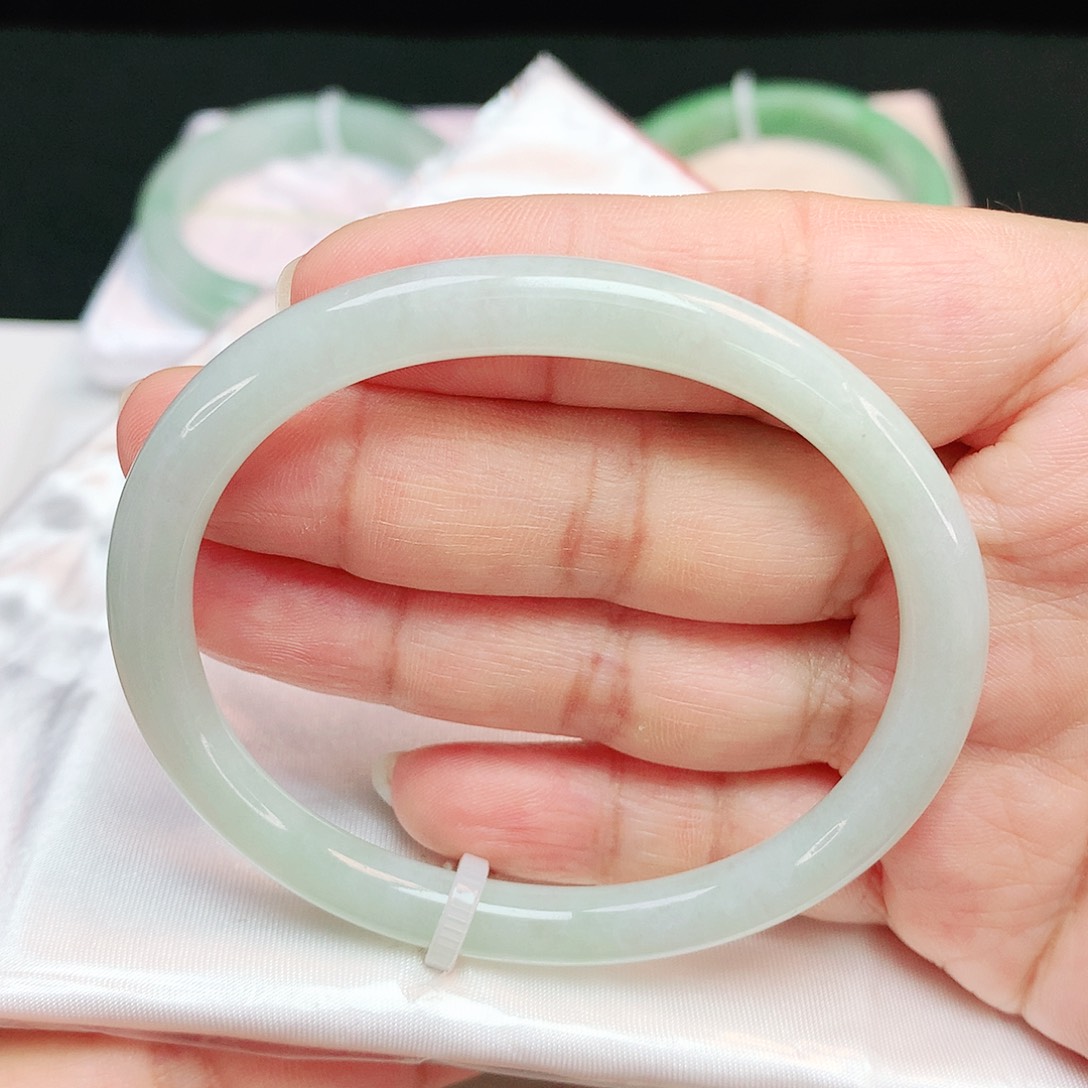 臭***旦翡翠未镶嵌手镯贵妃56